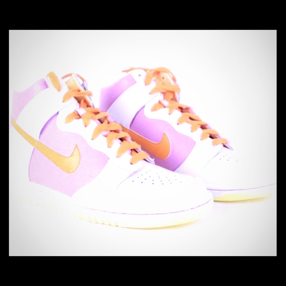 Nike Sz 7 women's Air Force ones mid white pink